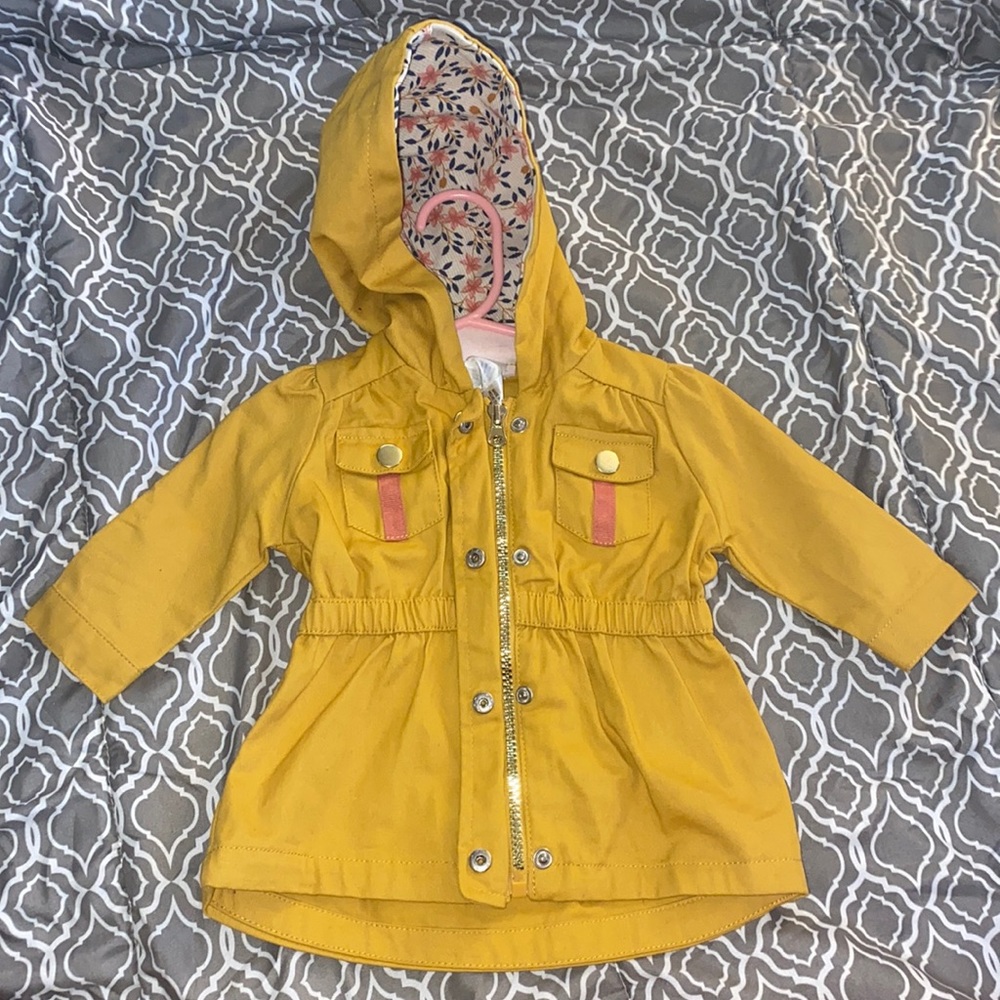 Yellow fall jacket size 3/6 months,